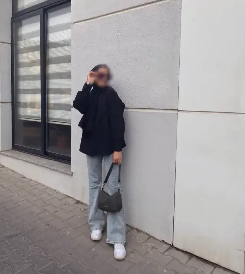 Kathrin, 26