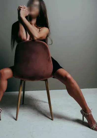 Nikolina, 38